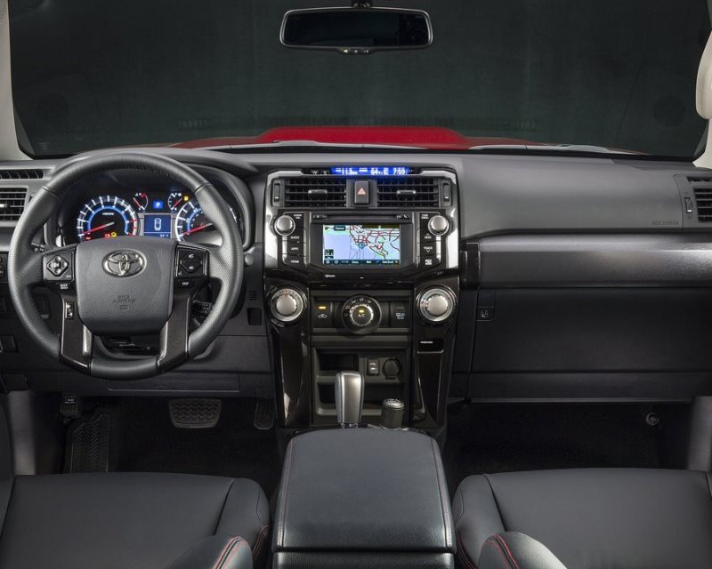 салон Toyota 4Runner 2014