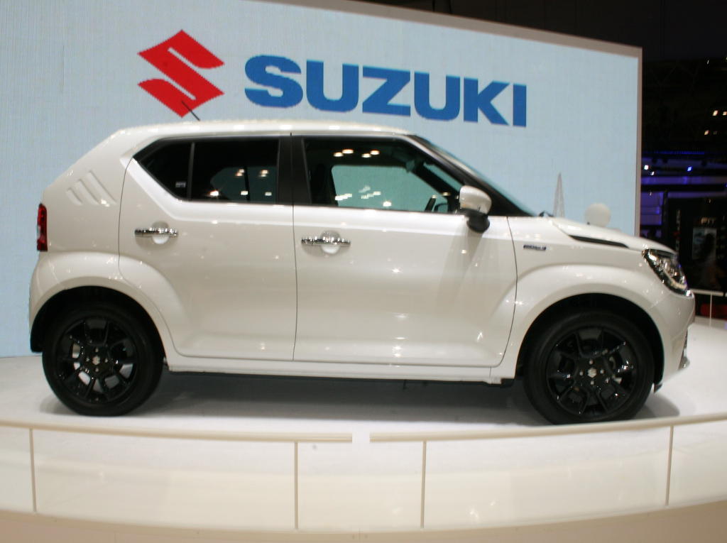 новый Suzuki Ignis 2016 сбоку