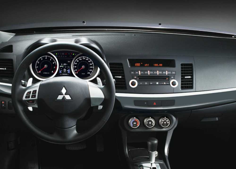 Интерьер Mitsubishi Lancer X 2012 года