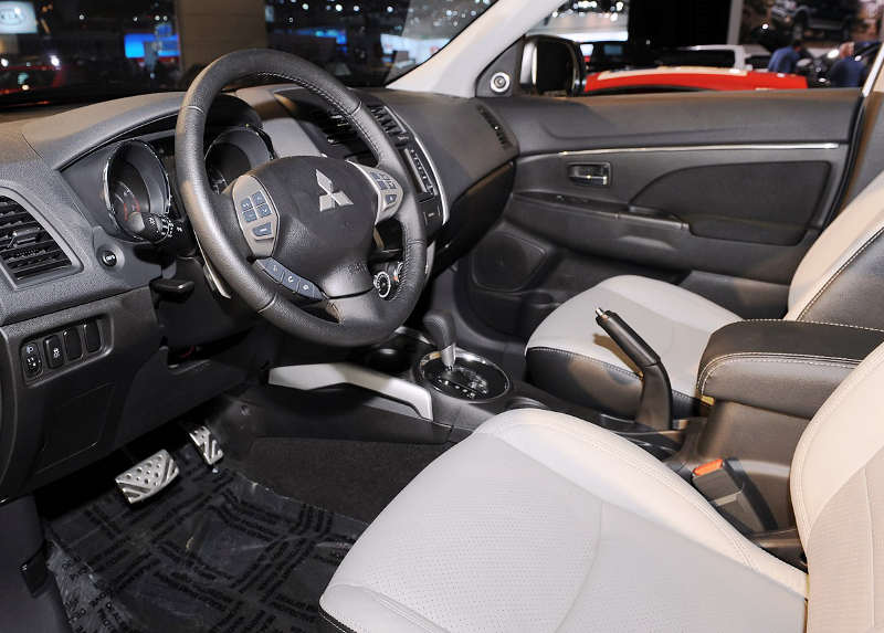 салон спецверсии Mitsubishi Outlander Sport Limited Edition