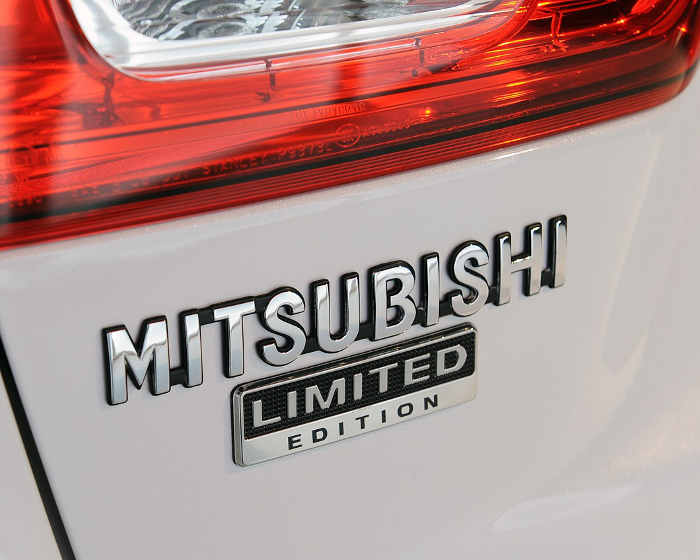 шильд Mitsubishi Outlander Sport Limited Edition 2013