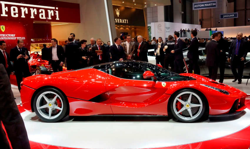 фото Ferrari LaFerrari 2014 сбоку