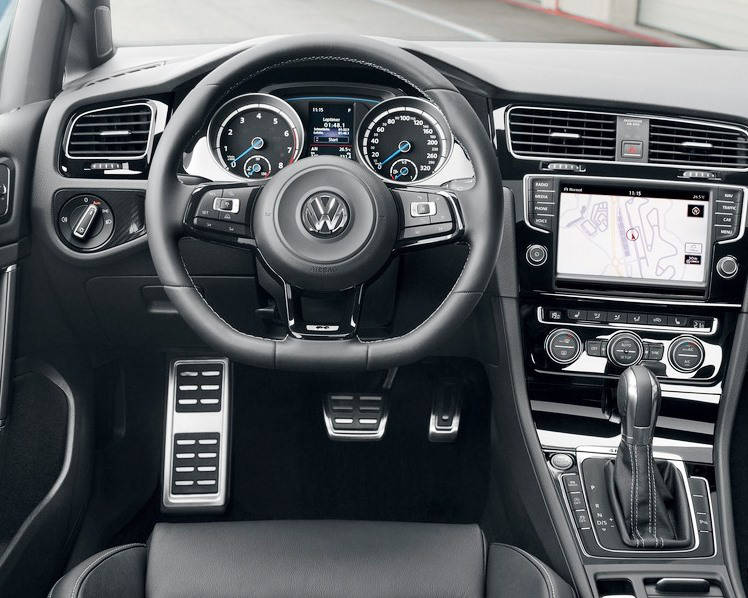 салон Volkswagen Golf R 2014 года