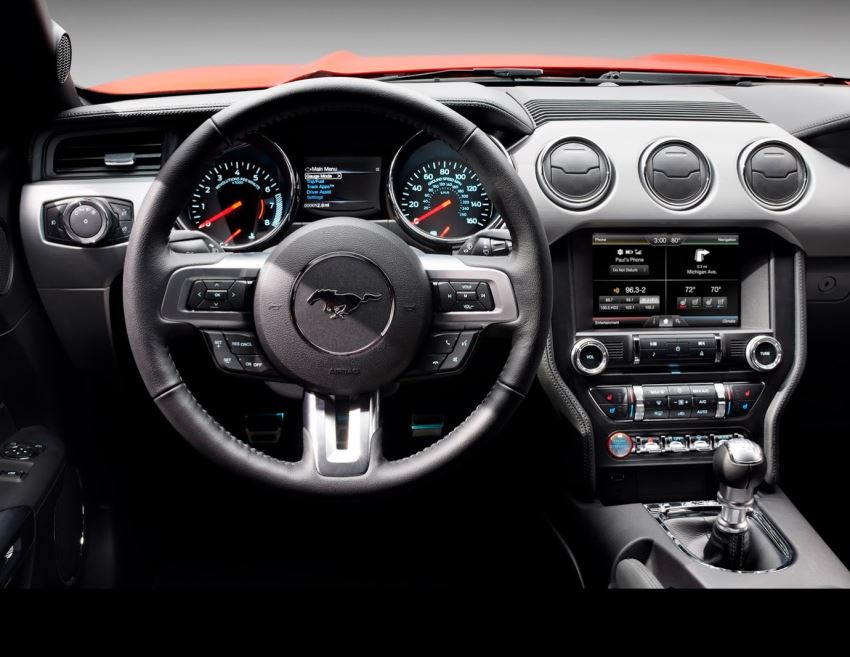 салон Ford Mustang 2015