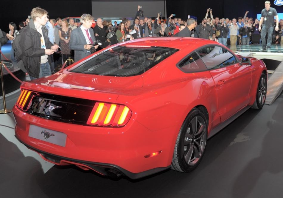 задняя часть Ford Mustang 2015