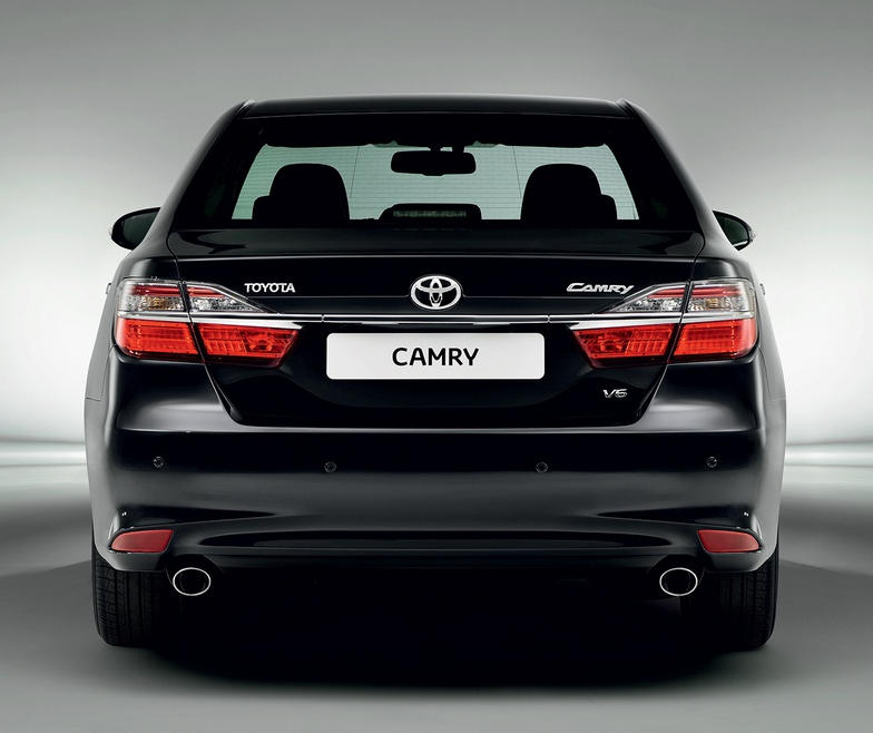 задние фонари Toyota Camry 2015