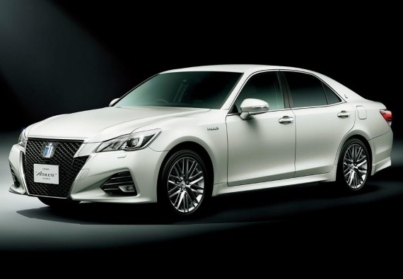 Toyota crown athlete 2016