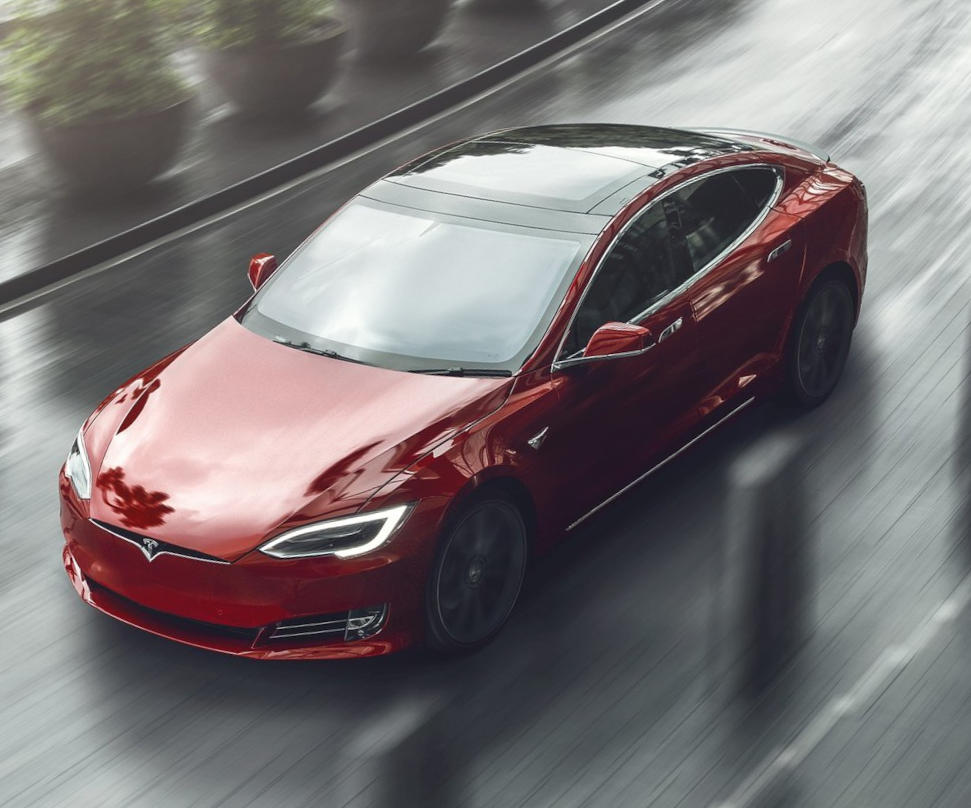 Новая Tesla Model S Plaid 2021 фото