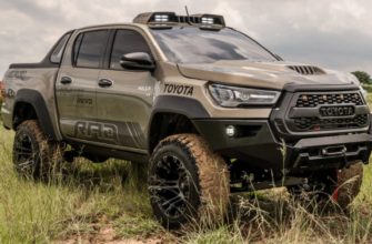 Пикап Toyota Hilux 2021 в тюнинге для бездорожья