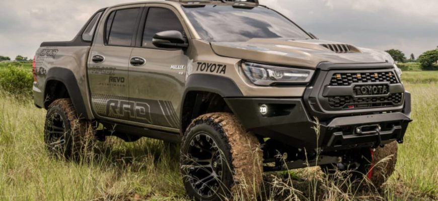 Пикап Toyota Hilux 2021 в тюнинге для бездорожья