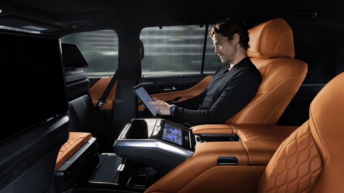 салон Lexus LX 2022 в VIP-версии Ultra Luxury