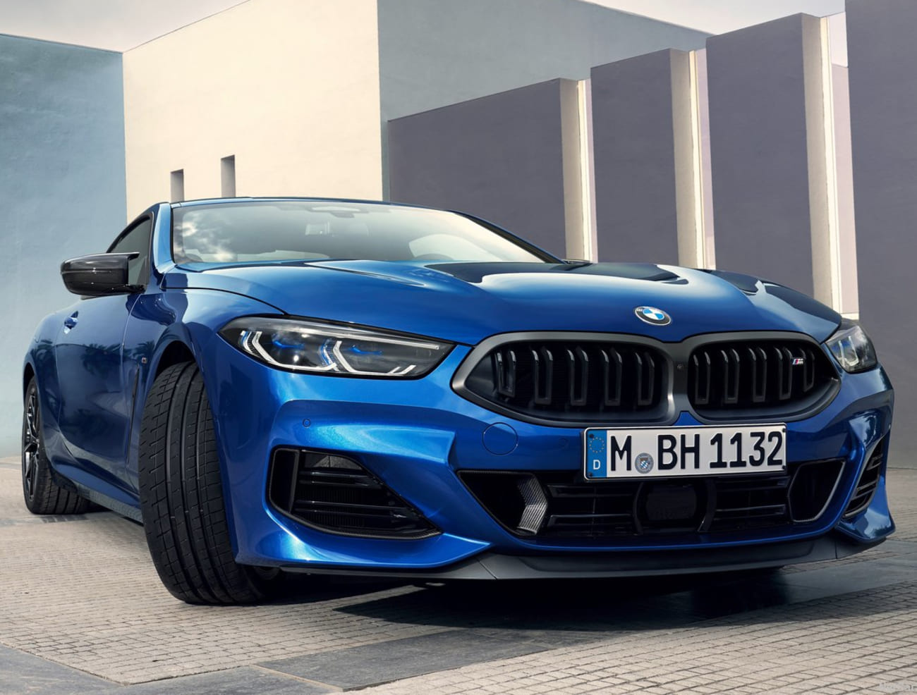 новое купе BMW 8-Series 2023 года