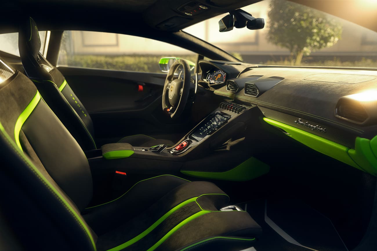 салон Lamborghini Huracan Tecnica 2023