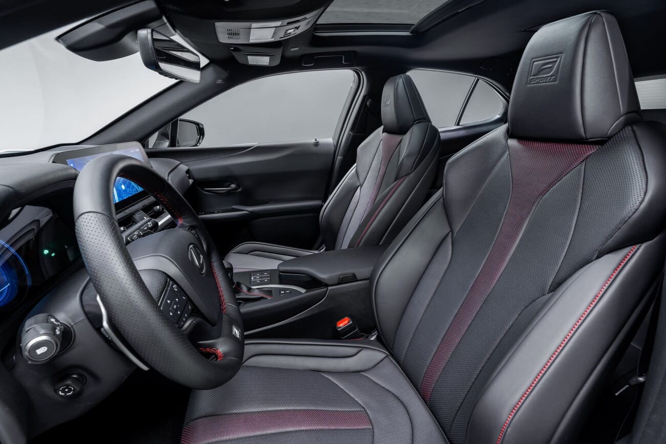 интерьер Lexus UX 2023
