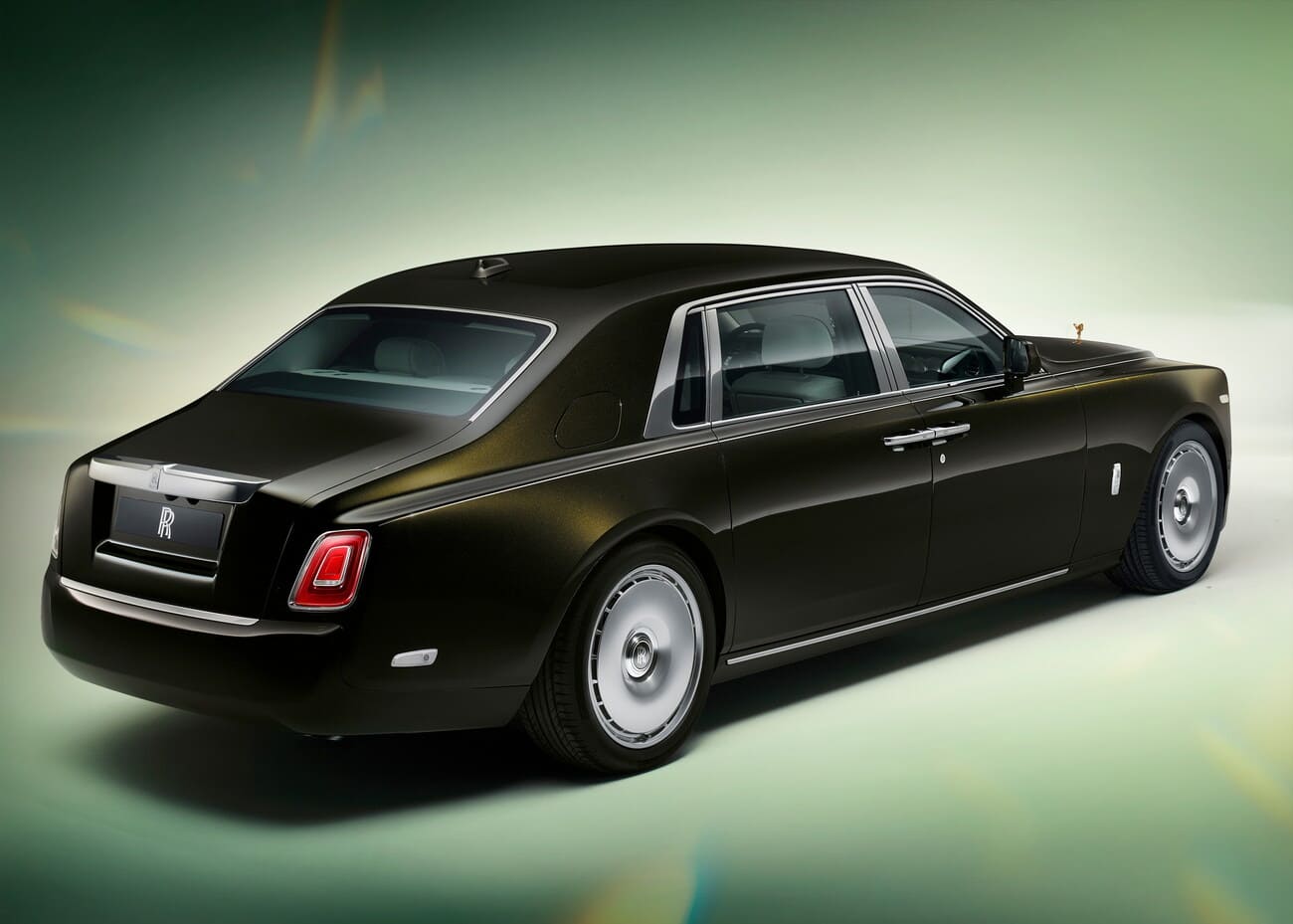 Rolls-Royce Phantom 2023 характеристики