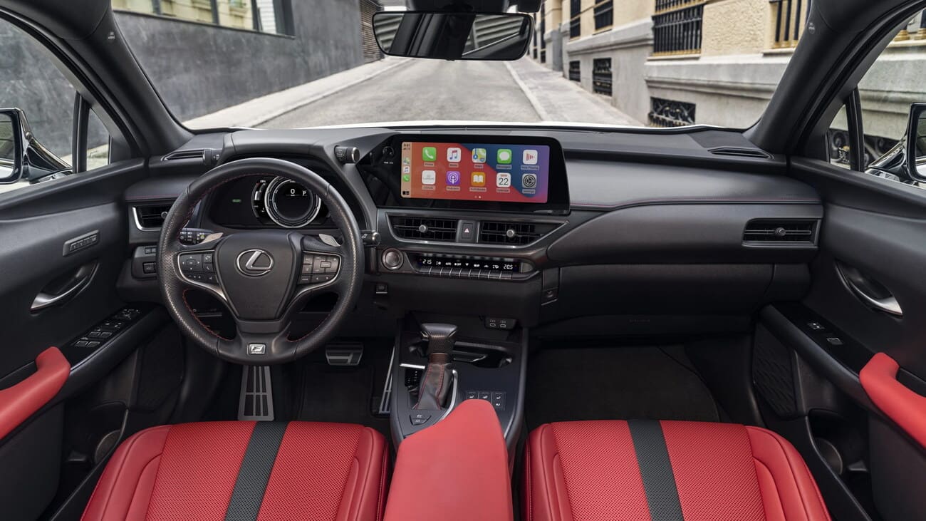 салон Lexus UX 2023