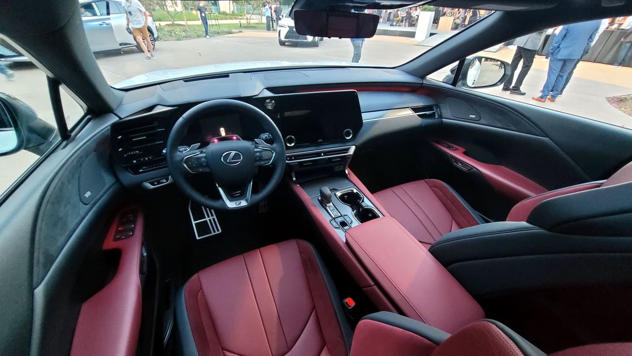 салон Lexus RX 2023