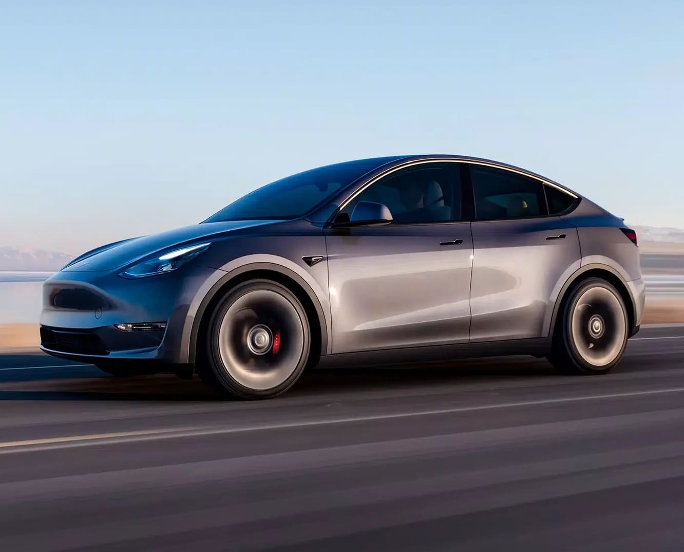 Новая Tesla Model Y 2023 фото