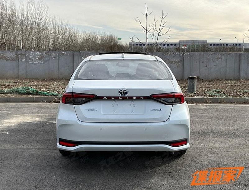 Новый гибридный седан Toyota Allion 2024 дебютировал в Китае