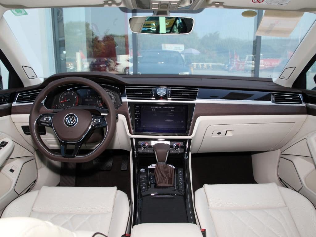 салон Volkswagen Phideon 2023 в России