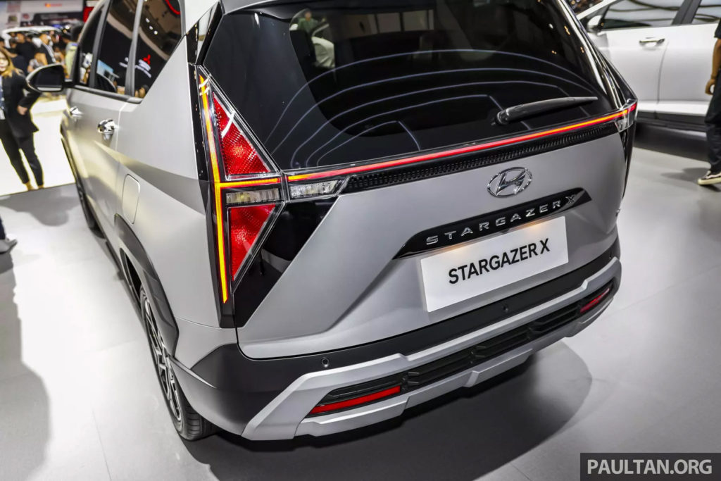 новый кросс-вэн Hyundai Stargazer X задняя часть
