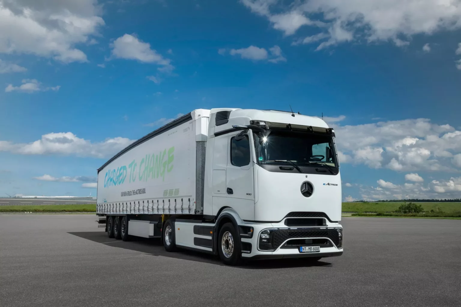 представлен электрический грузовик mercedes-benz eactros longhaul