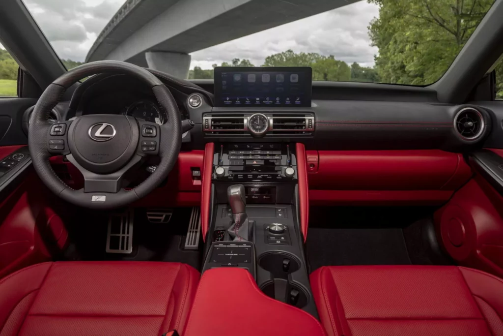 салон Lexus IS 2024-2025